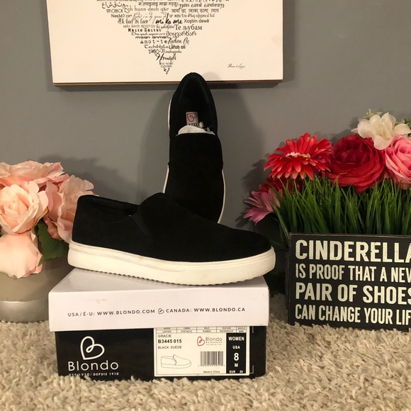 💦💧Blondo Waterproof Black Suede Sneakers! - Picture 4 of 8